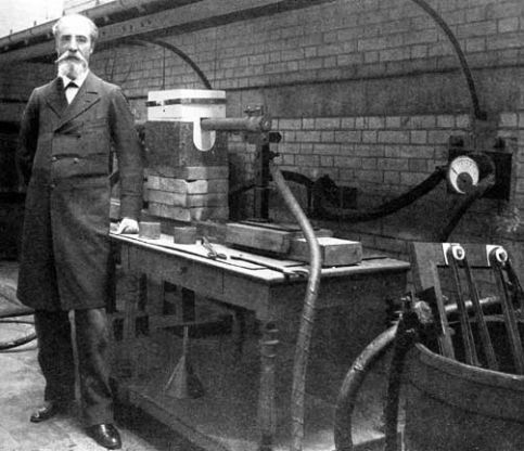 Moissan et son four électrique à la faculté des Sciences de Paris